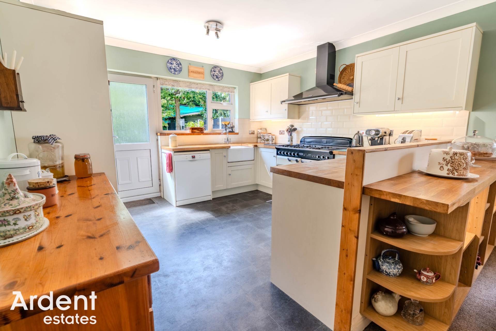 Photo 23 of Crescent Road, Heybridge