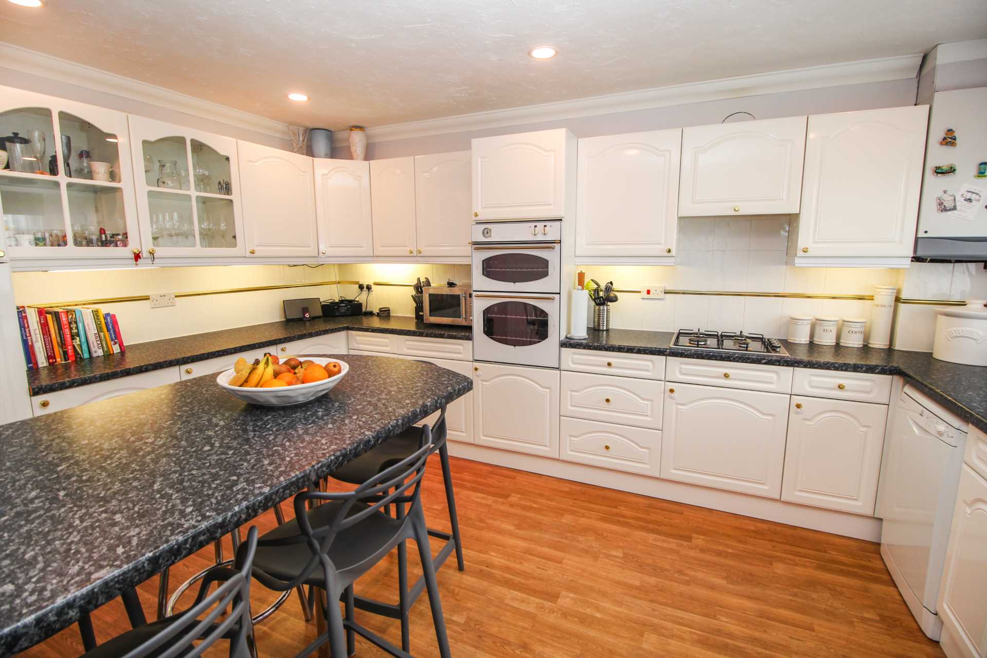 For sale 3 Bedroom SemiDetached, Basin Road, Heybridge Basin Ardent